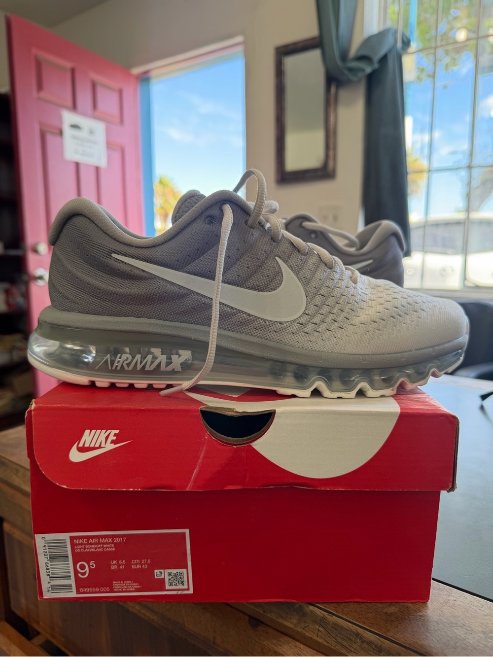 Nike Air Max 2017 Light Bone
849559-005 Men Size 9.5